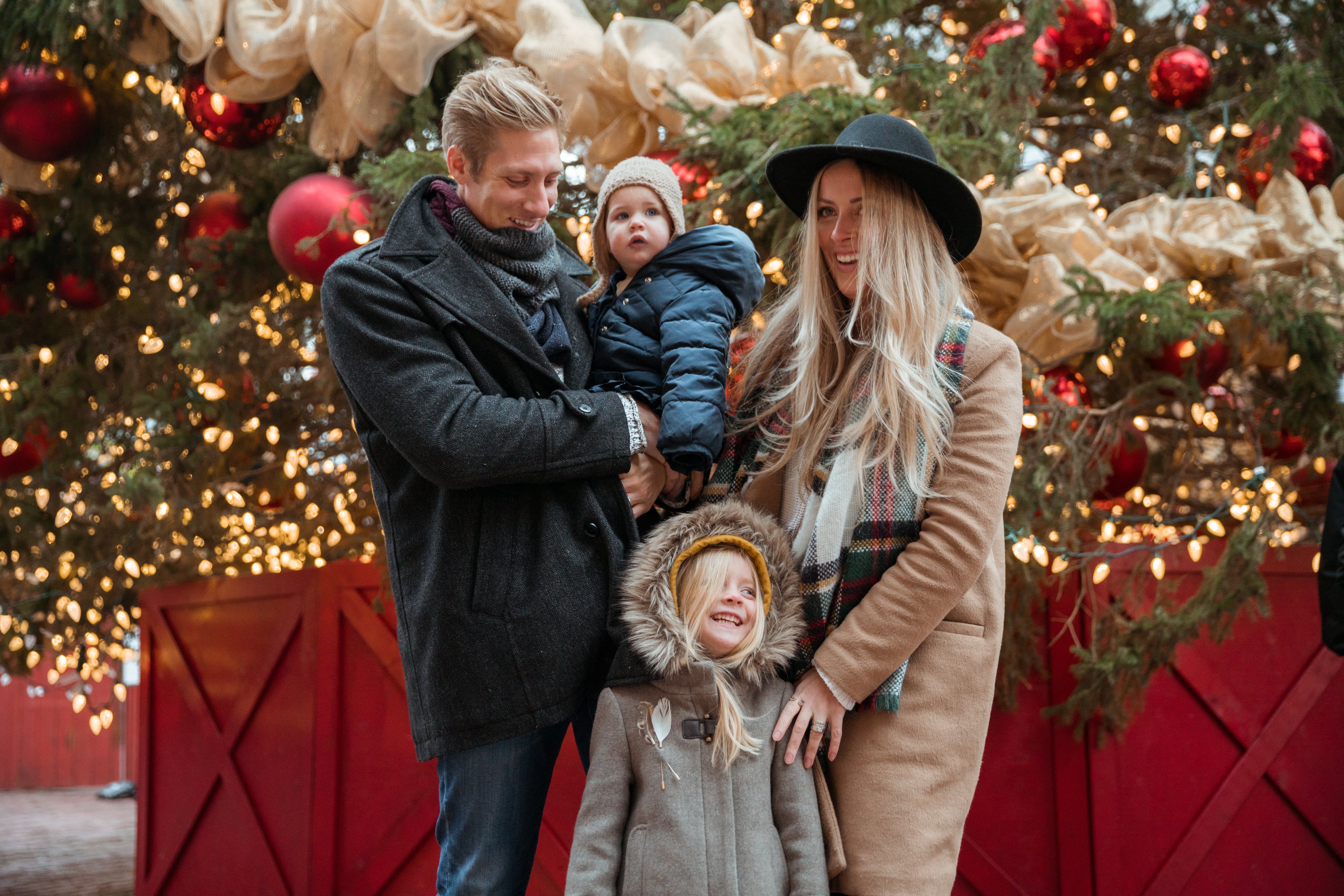 files/family-and-holiday-decorations.jpg